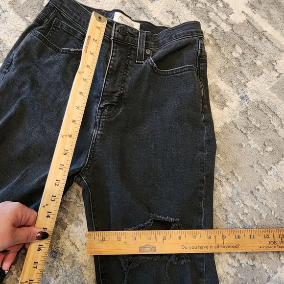 Madewell The Momjean in Raney Wash: Knee-Rip Edition. Size 25 - Picture 13 of 14